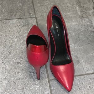 Hugo Boss red leather 4 inch heels Sz 40 8.5 9